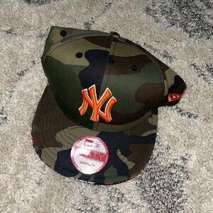 New era vintage  Camo dead stock SnapBack Hat